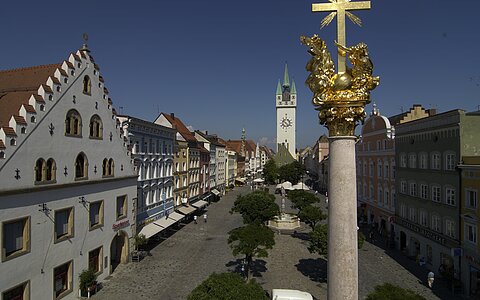 Theresienplatz mit Stadtturm